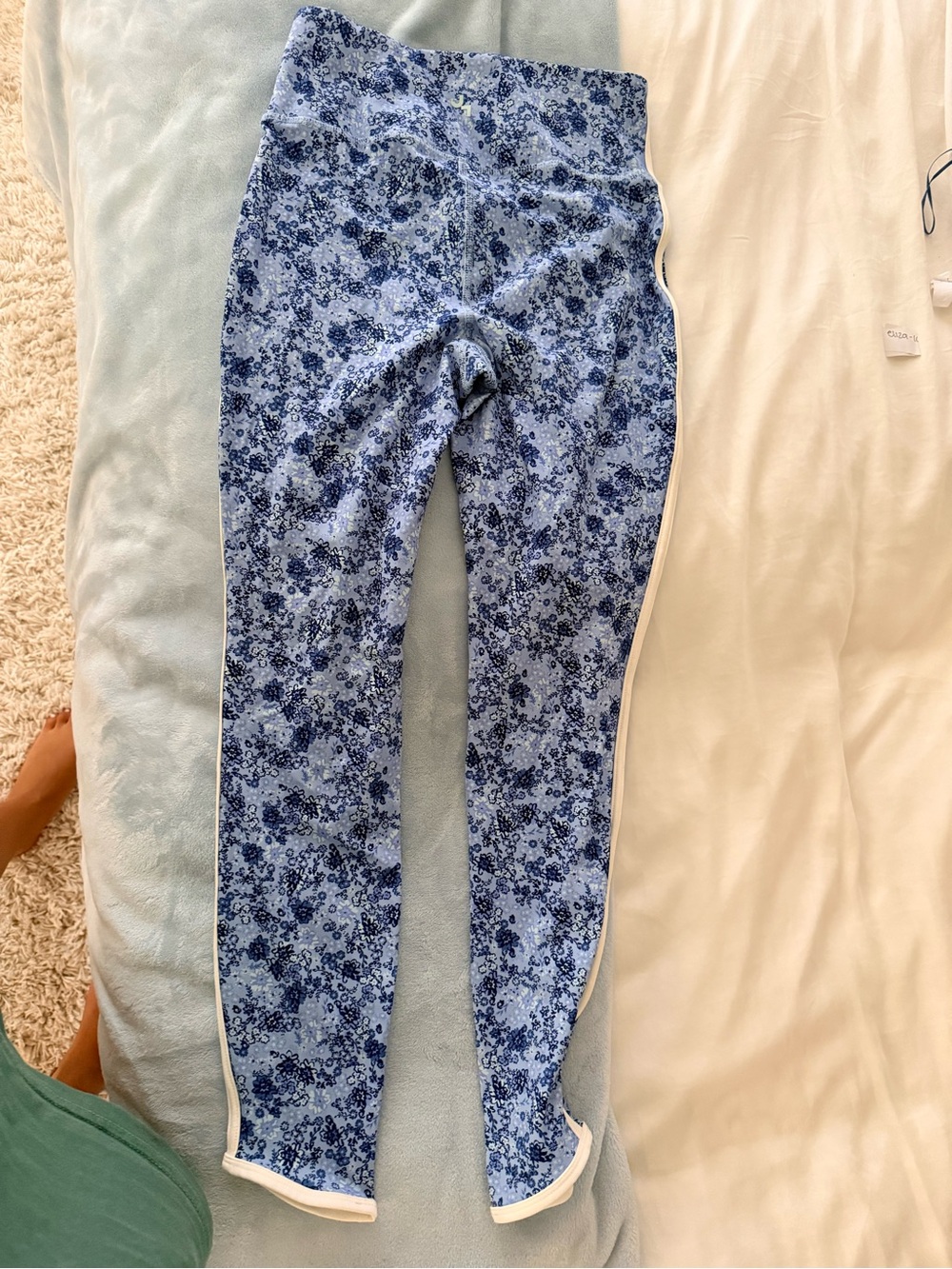 Joy Lab blue floral leggings